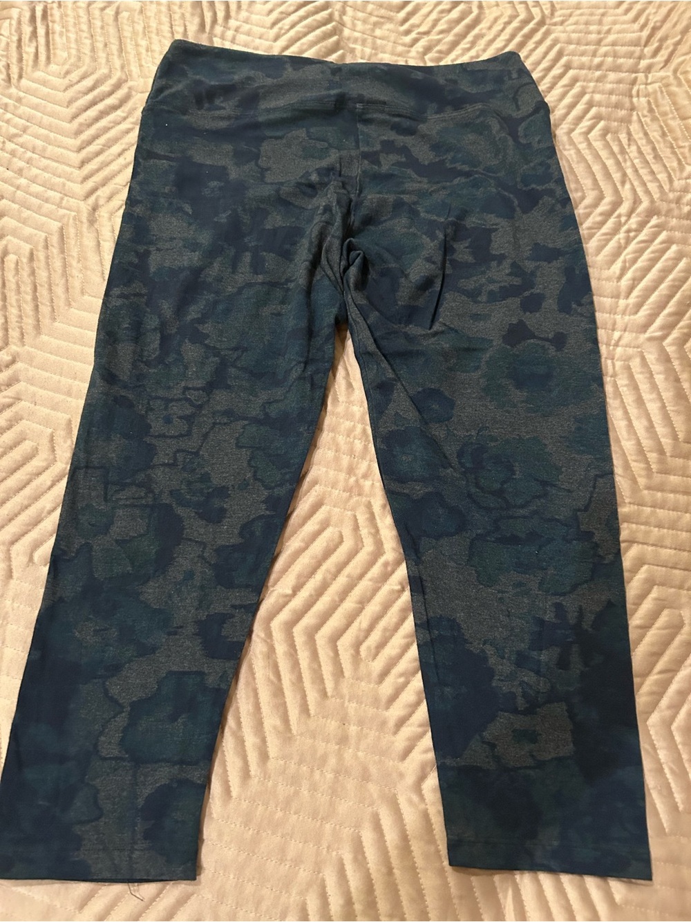 Pure Karma Capri Leggings xs New!